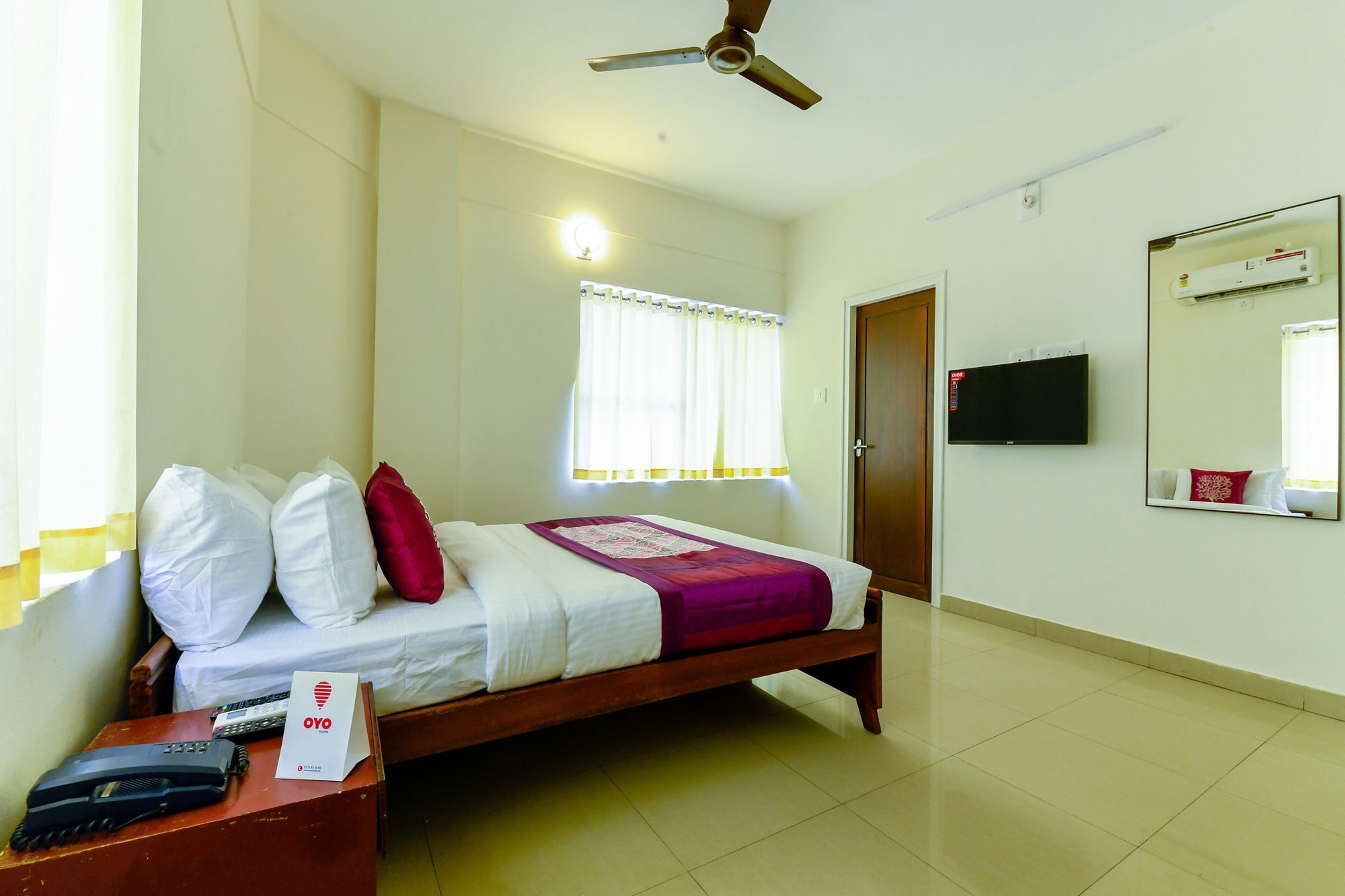 Oyo 11328 Hotel Chandrika Residency Kochi ภายนอก รูปภาพ