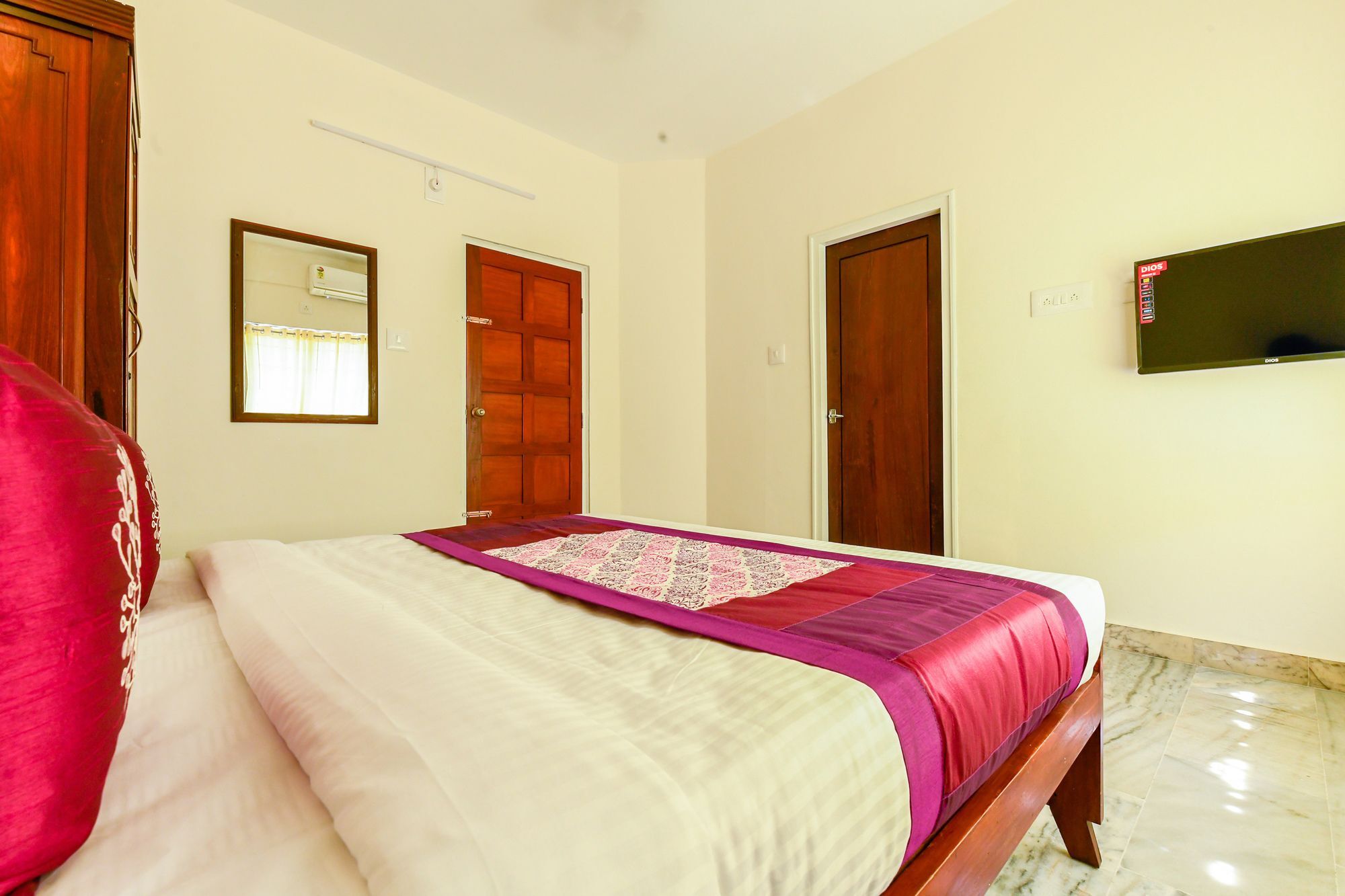 Oyo 11328 Hotel Chandrika Residency Kochi ภายนอก รูปภาพ