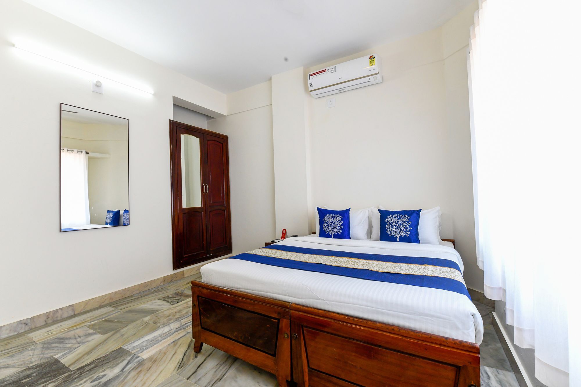 Oyo 11328 Hotel Chandrika Residency Kochi ภายนอก รูปภาพ