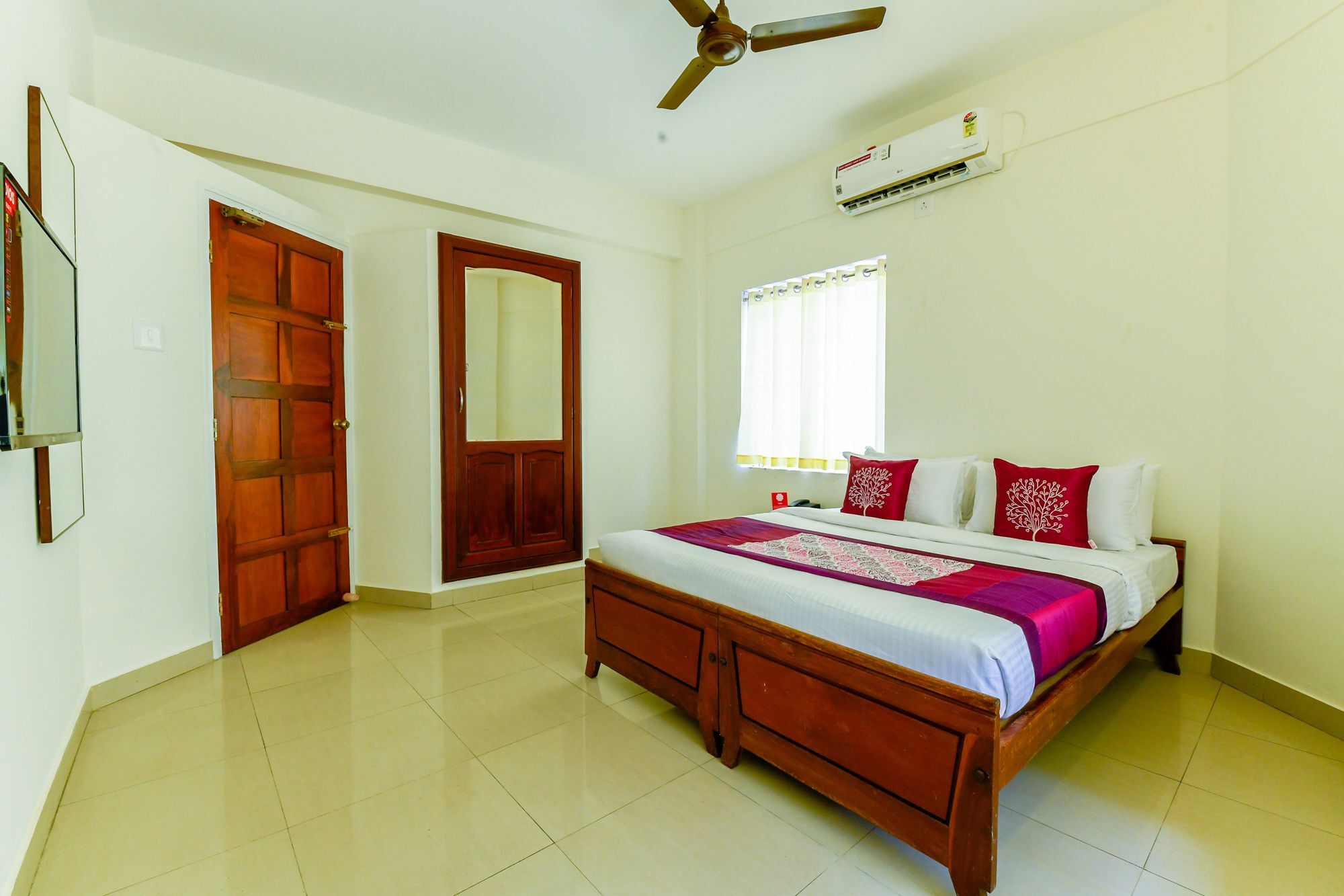 Oyo 11328 Hotel Chandrika Residency Kochi ภายนอก รูปภาพ