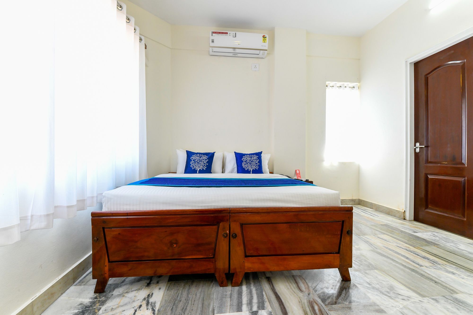 Oyo 11328 Hotel Chandrika Residency Kochi ภายนอก รูปภาพ