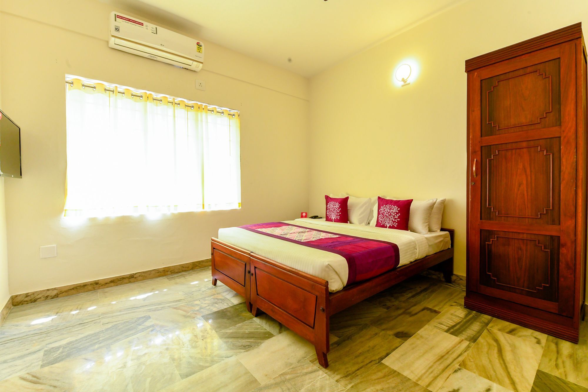 Oyo 11328 Hotel Chandrika Residency Kochi ภายนอก รูปภาพ